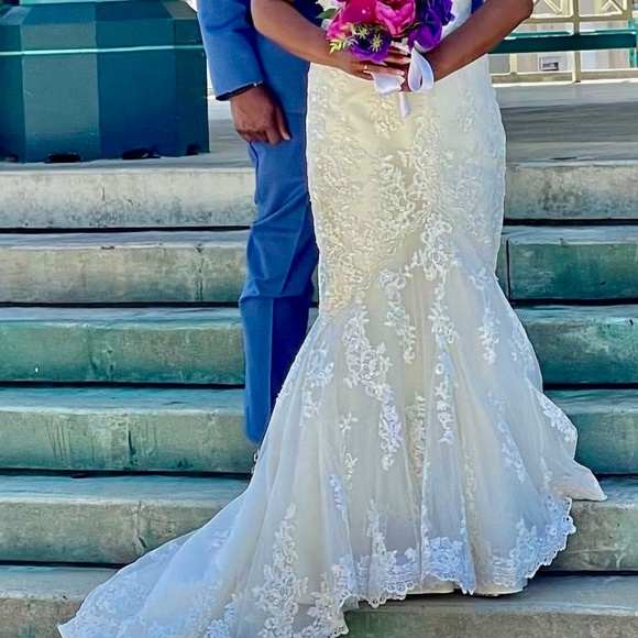 San Patrick Strapless, Lace Wedding Dress - Picture 2 of 12